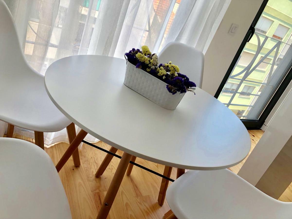Apartemen 70 m² dengan 1 kamar tidur dan 1 kamar mandi pribadi di Cedofeita Porto Bagian luar foto