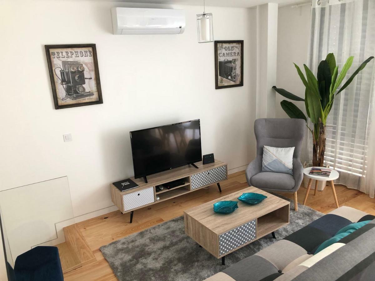 Apartemen 70 m² dengan 1 kamar tidur dan 1 kamar mandi pribadi di Cedofeita Porto Bagian luar foto