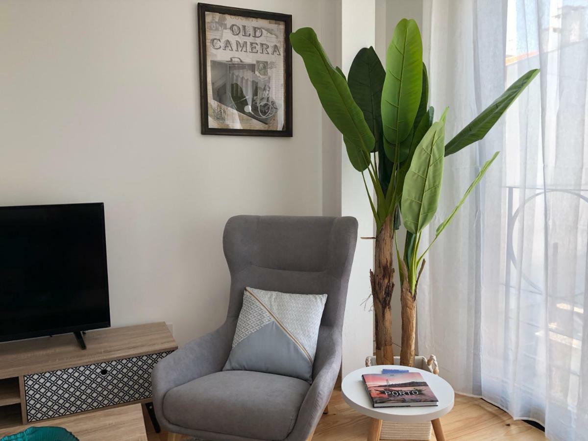 Apartemen 70 m² dengan 1 kamar tidur dan 1 kamar mandi pribadi di Cedofeita Porto Bagian luar foto